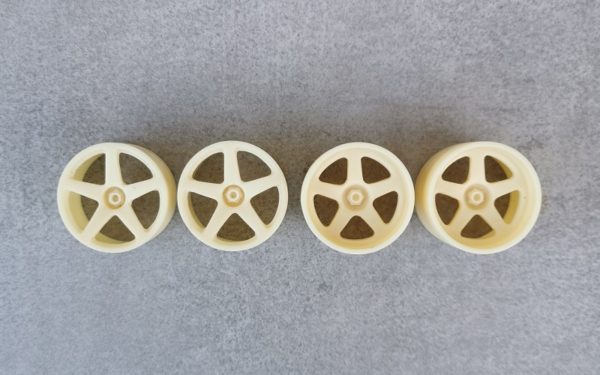 FERRARI 333 SP - Rims "Momo" LM 1998 1/18
