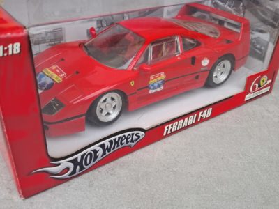 FERRARI F40 "60 Years" Hot Wheels 1/18