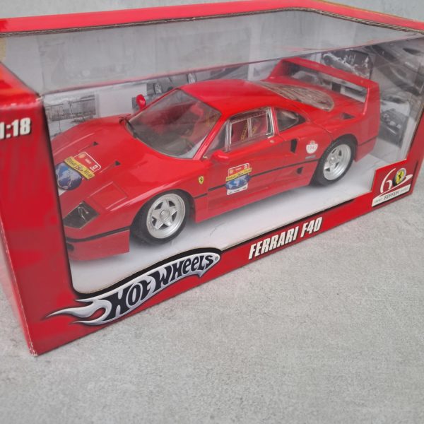 FERRARI F40 "60 Years" Hot Wheels 1/18