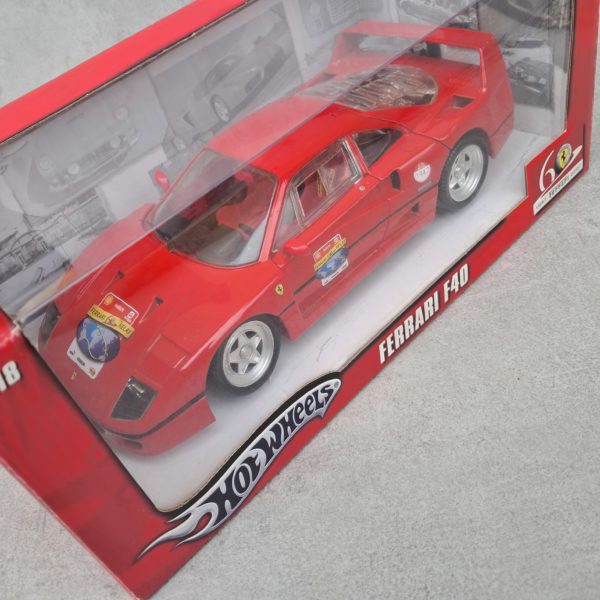 FERRARI F40 "60 Years" Hot Wheels 1/18 - Image 2